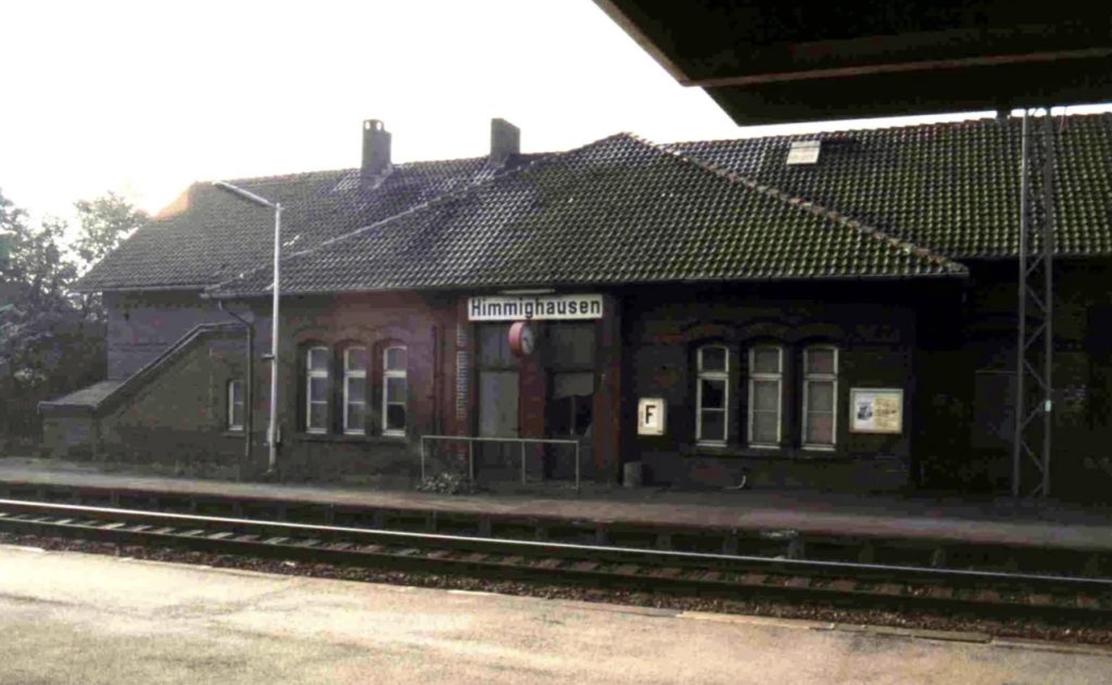 1989  Schließung Haltepunkt der Bahn – (1971 Schließung Bhf.)