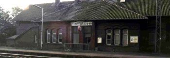 1989 Schließung Haltepunkt der Bahn – (1971 Schließung Bhf.)